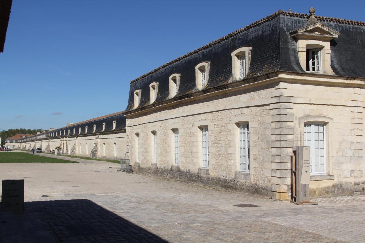Les Demoiselles De Rochefort ภายนอก รูปภาพ